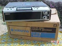 “SONY” корпораци анх удаа 955 ам.долларын үнэтэй гэрийн дүрс бичлэгийн магнитофон танилцуулжээ  