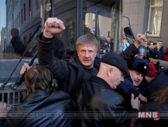 Оросын сөрөг хүчний удирдагчийн нэг Навальньиг 30 хоног хорихоор боллоо 