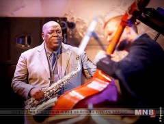 Монгол, Австрийн хөгжимчид шөнийн гудамжинд тоглоно