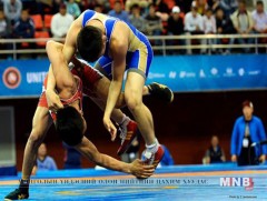 Тэдний барилдаан бүр гоё болно