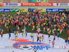 Хөлбөмбөгчин багачууд баяраа хамтдаа тэмдэглэв