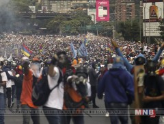 Каракас хотноо эсэргүүцлийн жагсаал боллоо 