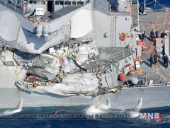 АНУ-ын байлдааны хөлөг онгоц худалдааны онгоцтой мөргөлджээ 