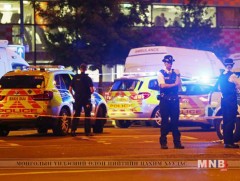 Исламын сүмийн гадна цугласан иргэдийг бүхээгтэй авто машинаар дайрчээ 