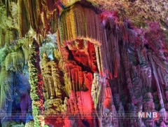 3000 жилийн настай агуйн чулууг өшиглөж, сүйтгэжээ 