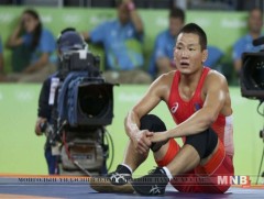 Г.Мандахнаран дөрвөн байраар ухарч, есөд бичигджээ