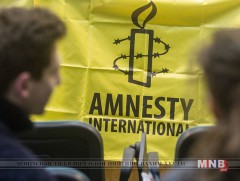 Унгарын парламентийн баталсан Засгийн газрын бус байгууллагуудын тухай хуулийг шүүмжилж байна