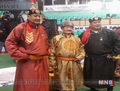 “Буур” Н.Жамъян аваргын удмын бөх дээд зиндаанд хүч үзнэ