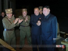 Умард Солонгосын удирдагч пуужин харвах төлөвлөгөөтэй танилцжээ 