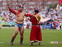 Ялгуусан хутагтын наадамд улсын аварга Ч.Санжаадамба түрүүлэв