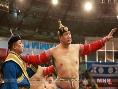 Дархан аварга Г.Өсөхбаяр нэгдүгээрт эрэмблэгдэж байна