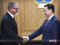 Ерөнхий сайд Ж.Эрдэнэбат Канадын Элчин сайдыг хүлээн авч уулзлаа