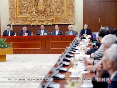 Ахмадуудаа хүлээн авч, хүндэтгэл үзүүлэв