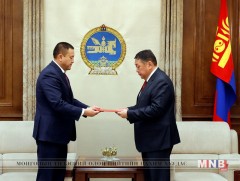 Монгол Улсын 2018 оны төсвийн тухай хуулийн төслийг өргөн мэдүүллээ