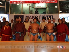 Монгол Улсын харцага М.Бадарч түрүүллээ