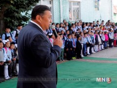 УИХ-ын дарга М.Энхболд Эрдэнэ сумын сургуулиудын “Эрдмийн баяр”-ын арга хэмжээнд оролцлоо