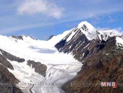 ОХУ-ын Актру 4044 метрийн оргилд авиралт хийнэ  