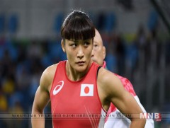 Каори Ичо Ираны эмэгтэй бөхчүүдийг дасгалжуулна