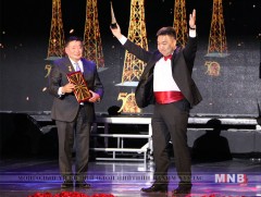 “Алтан цамхаг”-ийн эзэд цомоо гардлаа