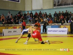 Өсвөрийн бөхчүүд Якутад хүч үзнэ