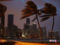 Ирма хар салхи Флорида мужийг дайран өнгөрч байна 