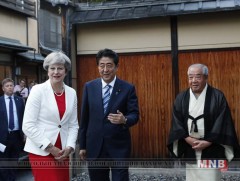 Тереза Мэй Япон улсад айлчилж байна 