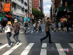 Хонолулуд явган зорчигчид замын хөдөлгөөнд оролцохдоо гар утсаа ашиглавал торгуулахаар боллоо 