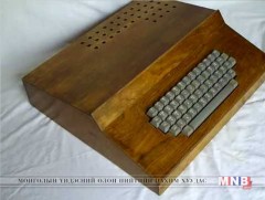 1976 онд бүтээсэн apple-1 загварын анхны компьютер 123 мянган ам.доллараар зарагдсан 