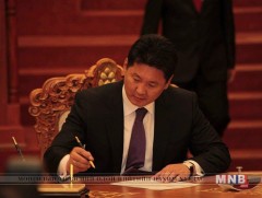 Ерөнхий сайд У.Хүрэлсүхэд Д.Медведев, Ли Көцян нар баярын цахилгаан ирүүлжээ