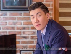 Д.Болд хайрын дууны шүлгийн эрэлд гарчээ