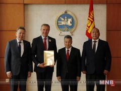 Олон улсын хөнгөн атлетикийн холбооны тэргүүнийг Алтан гадас одонгоор шагнав