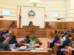 Төрийн албаны тухай хуулийн шинэчилсэн найруулгын төслийг эцсийн хэлэлцүүлэгт шилжүүлэв