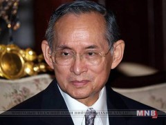 Тайландын хаан Пумипон Адульядеттай салах ёс гүйцэтгэх ёслол эхэллээ 