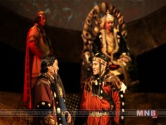  Түүхэн жүжгийн сар эхэллээ