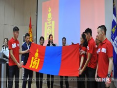 “Дэлхийн ур чадвар” 44 дэх удаагийн тэмцээнд оролцогчдод Төрийн далбааг гардууллаа