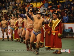 Чансаа өндөр 128 бөхийн барилдаанд хэн түрүүлэх бол