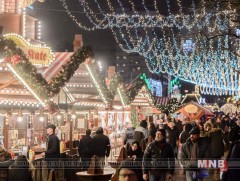 Берлинд зул сарын баярт зориулсан яармаг худалдаа дахин нээгдлээ