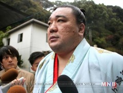 Д.Бямбадорж А.Баасандоржийг шар айрагны шилээр цохиогүй гэжээ