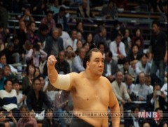 Харүмафүжи өөрийн хүсэлтээр зодог тайлах шийдвэр гаргажээ