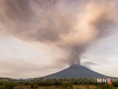 Агунг галт уулын бүсээс иргэдийг албадан нүүлгэнэ