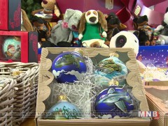 Цэрэг дайны сэдэвтэй гацуурын гоёл чимэглэл үйлдвэрлэжээ