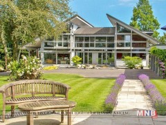 Японы компани Тайландад эко байшин барина 