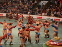 Улс тунхагласны 93 жилийн ойд зориулсан бөхийн барилдаан 14 цагаас эхэлнэ