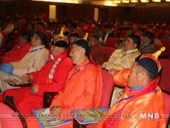 Уяачид дуугаар “уралдана”