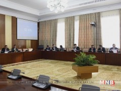Төсвийн байнгын хороо Монгол Улсын 2018 оны төсвийн тухай хуулийн төслүүдийн гурав дахь хэлэлцүүлг..