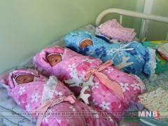 Орхон аймагт 13 жилийн дараа гурван ихэр хүүхэд мэндэллээ