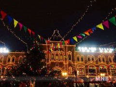 Гумд цэрэг дайны сэдэвтэй гоёл чимэглэлүүдийг худалдаалж эхэллээ