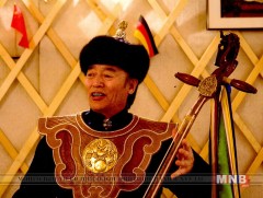 Ерөөлч, магтаалчдын улсын уралдаан болно