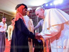 Ромын пап Бангладеш дахь рохинжа үндэстэн дүрвэгсэдтэй уулзжээ