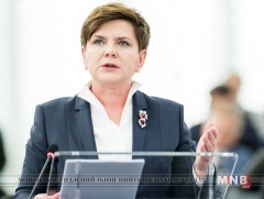 Польшийн Ерөнхий сайд Беата Шидло албан тушаалаасаа огцрох хүсэлтээ гаргажээ